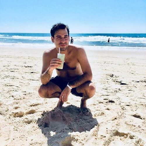 Alejandro R