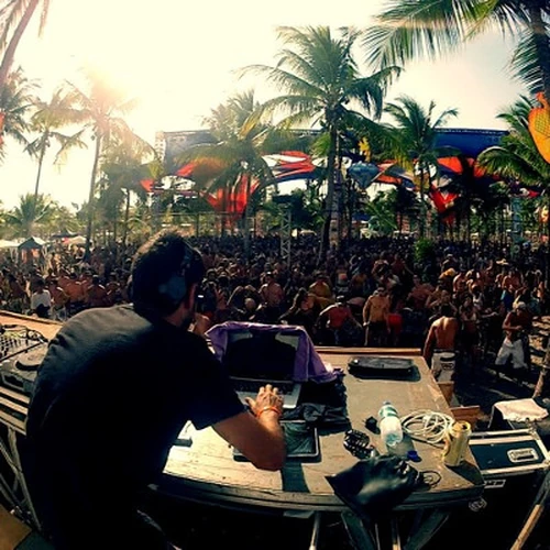 Analog Drink, Ravi Fornari